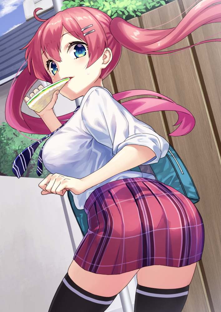 等待拐角的女高中生
