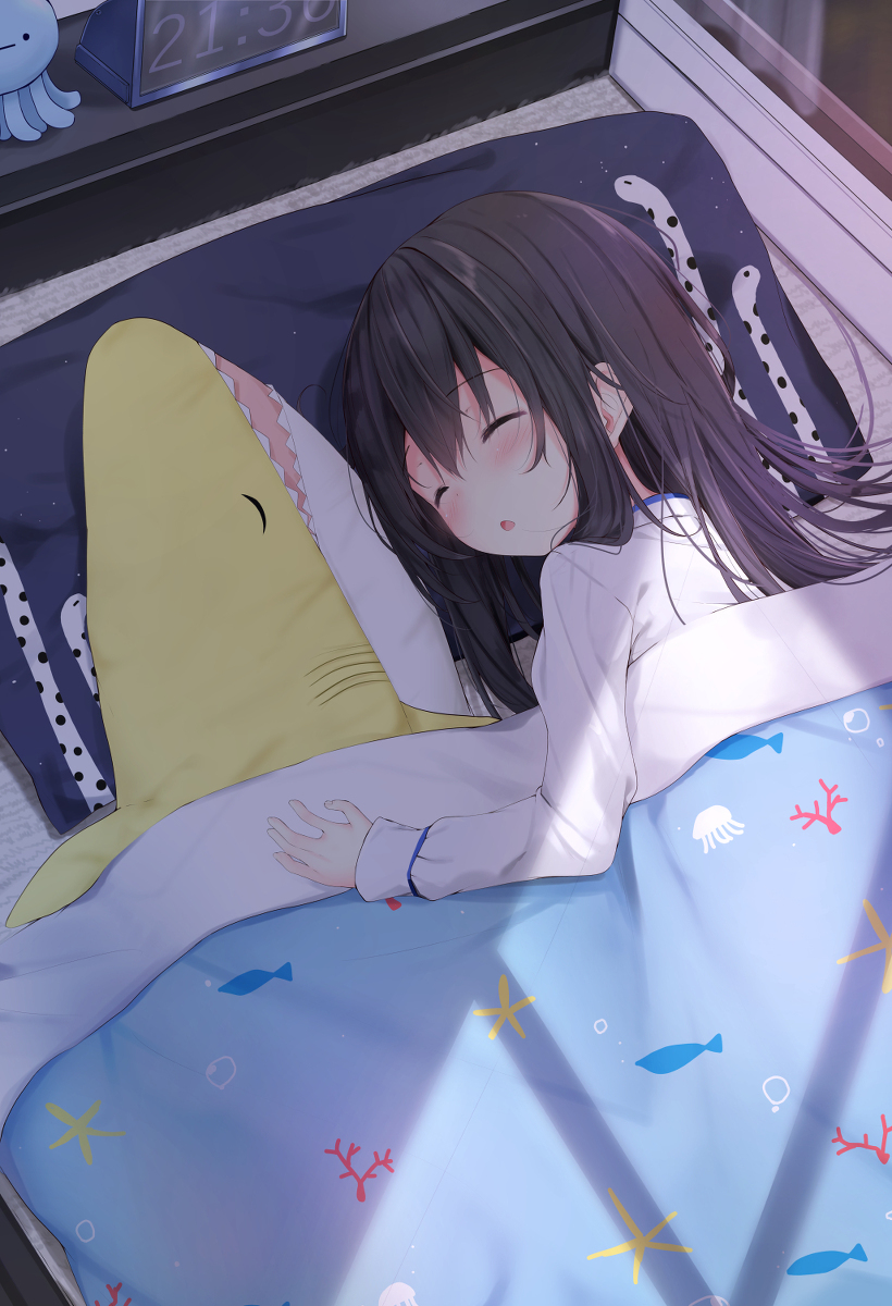 鲨鱼和女孩。