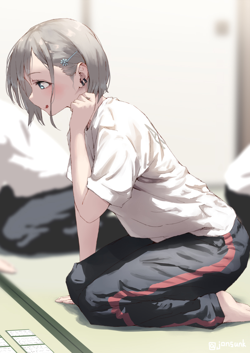 会舔嘴的女生