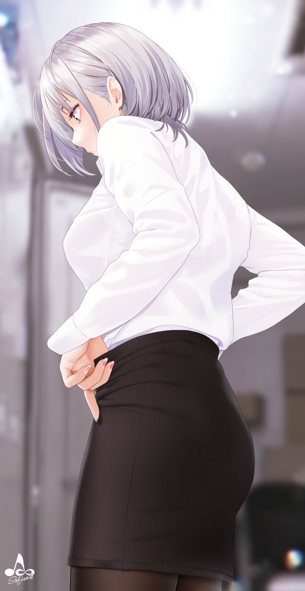 穿裙子的佐绍