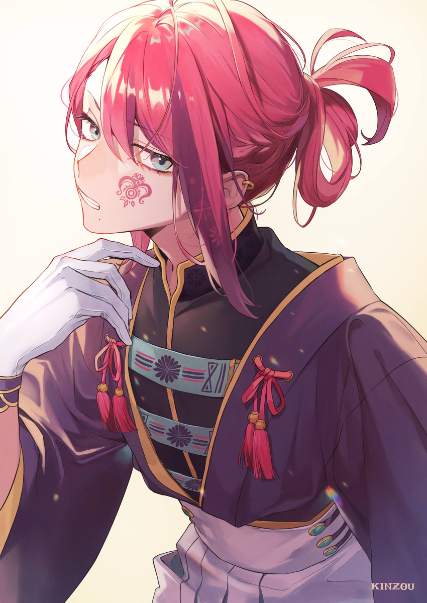 侧目