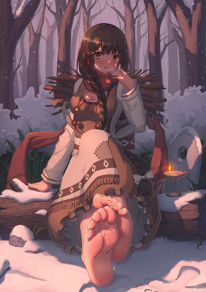 光脚走雪地的少女与冻得通红的脚