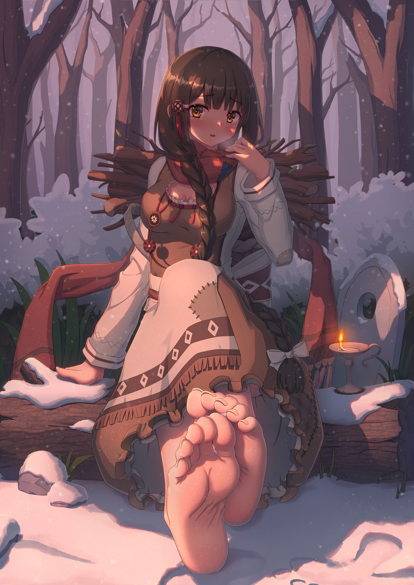 光脚走雪地的少女与冻得通红的脚