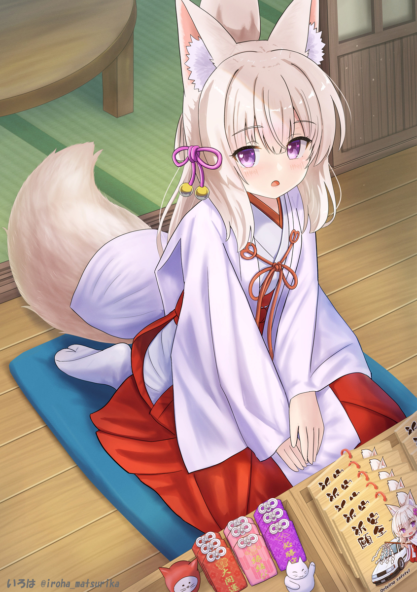 売り子中の巫女狐娘