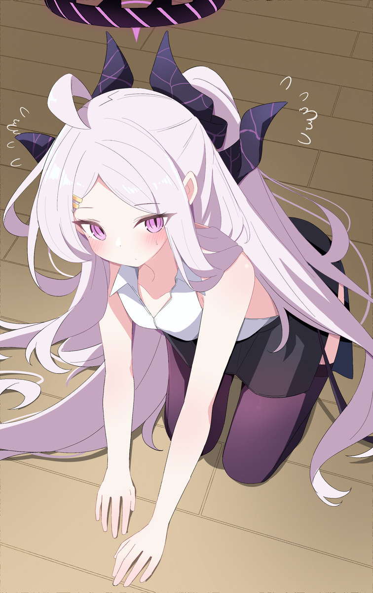 お座りヒナ