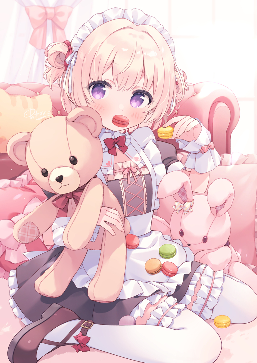 お菓子をこっそりつまみぐい🍬