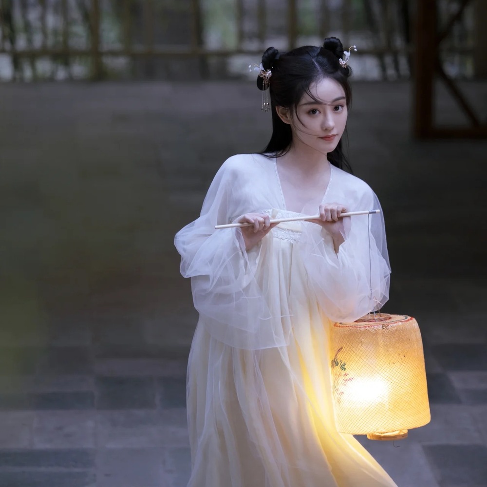 极简插画
今天画她